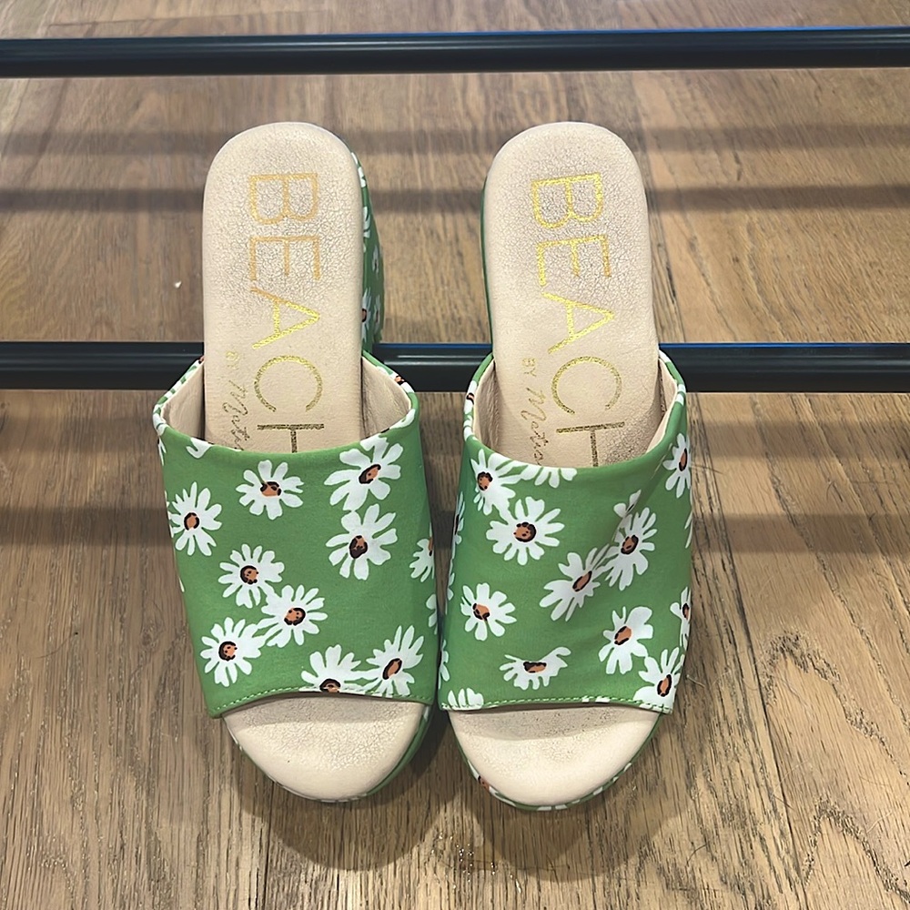 Beach by Matisse summer platform wedge size 6/6.5 excellent condition
